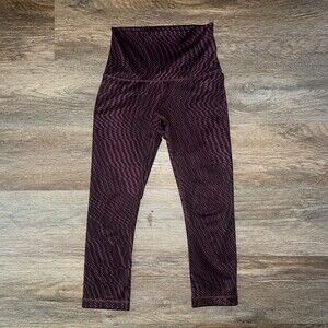 Lululemon Wunder Under Crop Leggings Excellent Condition Clean Waist: 26-28”